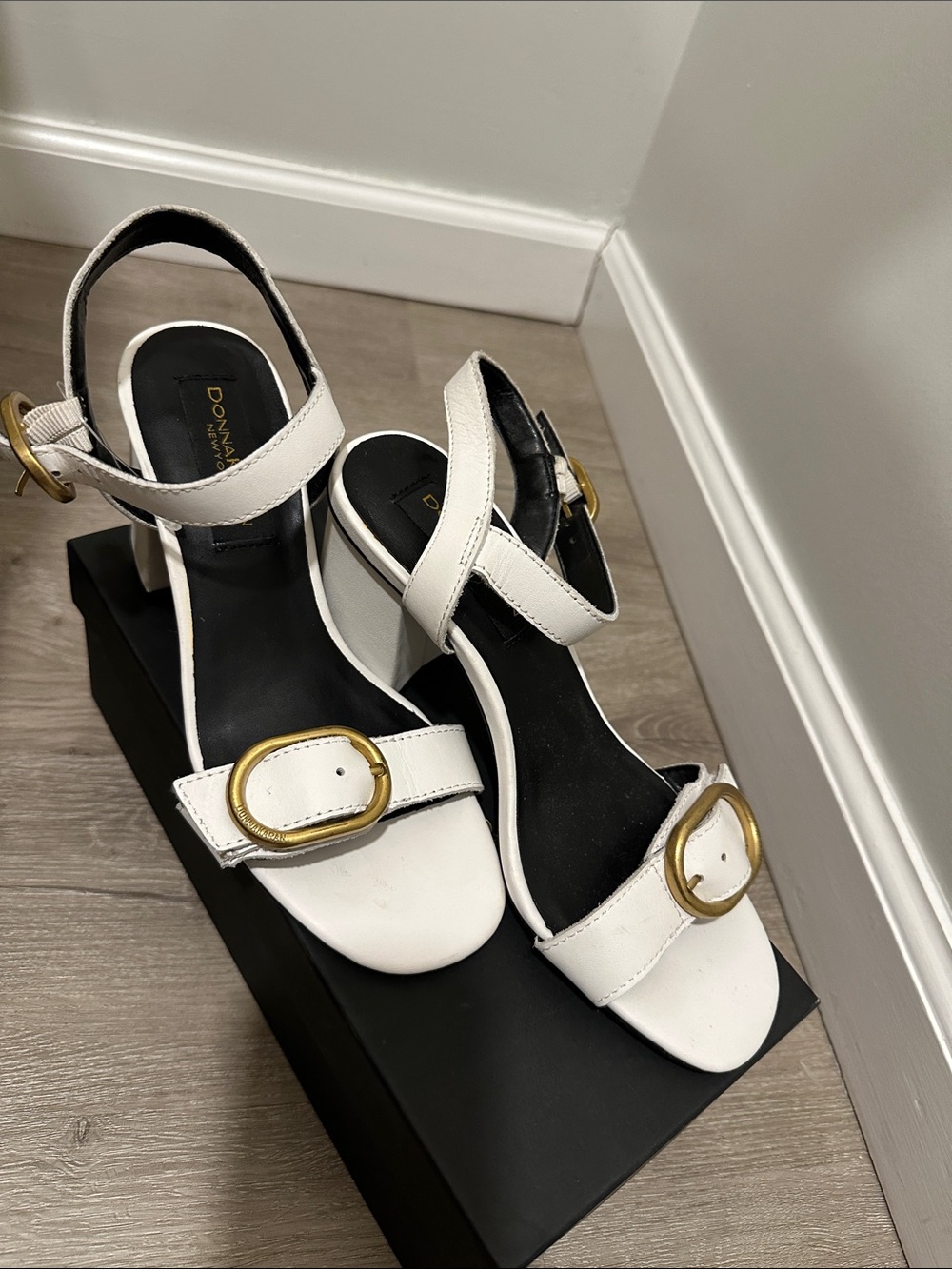 Brand New Donna Karan White Leather Buckle Block Heel Sandals 7M